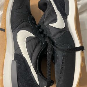 Women’s Nike internationalist shoes